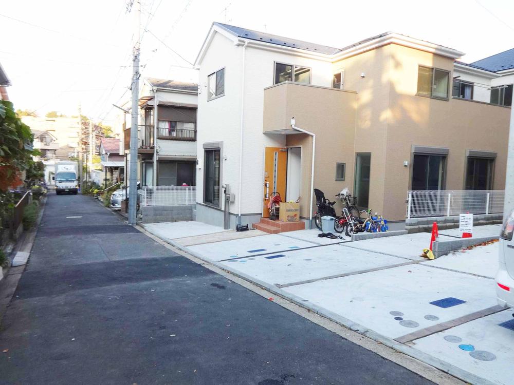 Local photos, including front road. Local (11 May 2013) Shooting