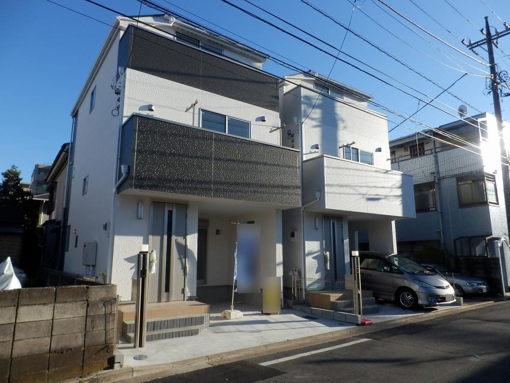 Local photos, including front road. Local appearance 2013 December 22, shooting