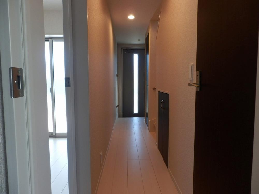 Non-living room. Photos of the first floor of the hallway