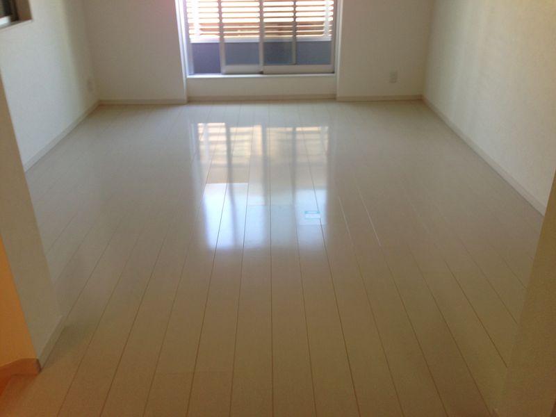 Living. Of white flooring living