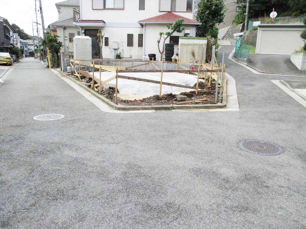 Local photos, including front road. Local (10 May 2013) Shooting