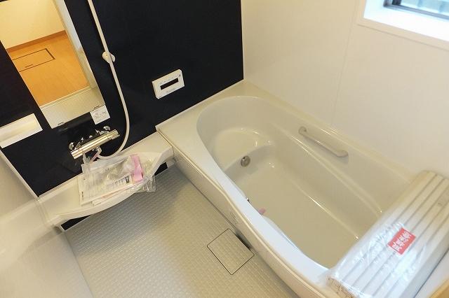 Bathroom. Indoor (December 5, 2013) Shooting