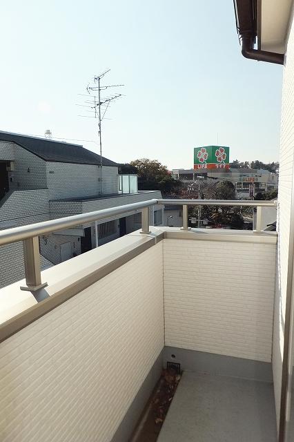 Balcony. (December 5, 2013) Shooting