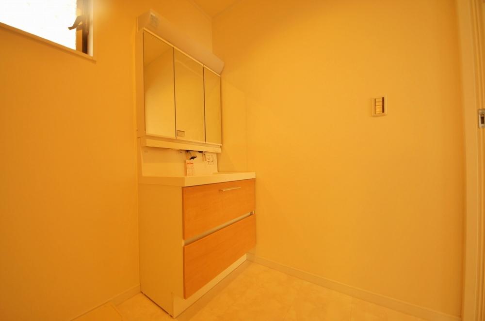 Wash basin, toilet. Indoor (10 May 2013) Shooting, Storage is abundant vanity.