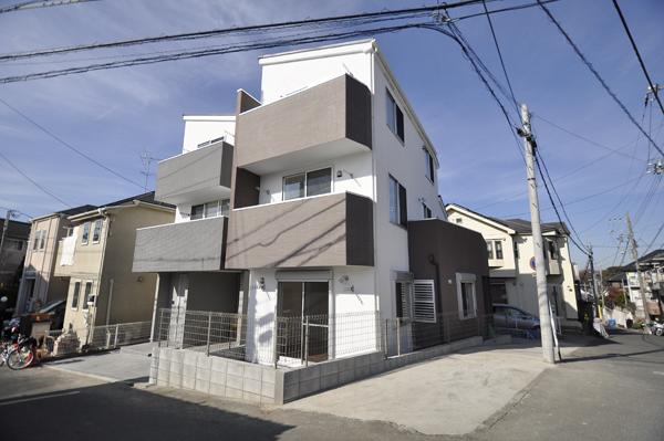 Local photos, including front road. Local (12 May 2013) Shooting