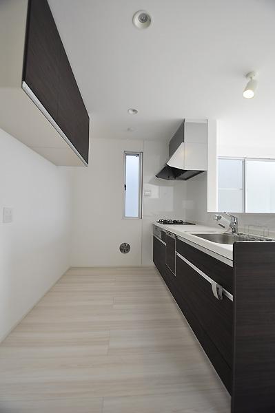 Kitchen. Local (December 2013) shooting: A Building