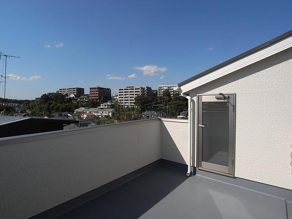Balcony. Spacious Sky balcony. Local (12 May 2013) Shooting