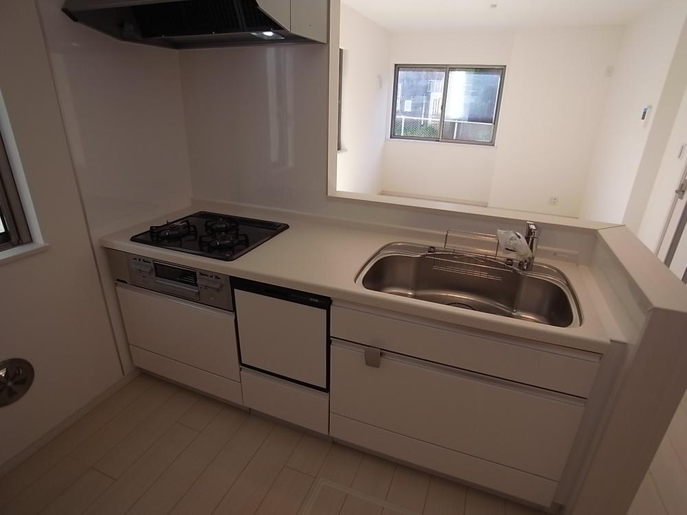 Kitchen. Popular face-to-face kitchen. Also with dishwasher!