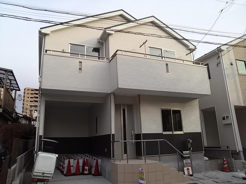 Local appearance photo. 1 Building