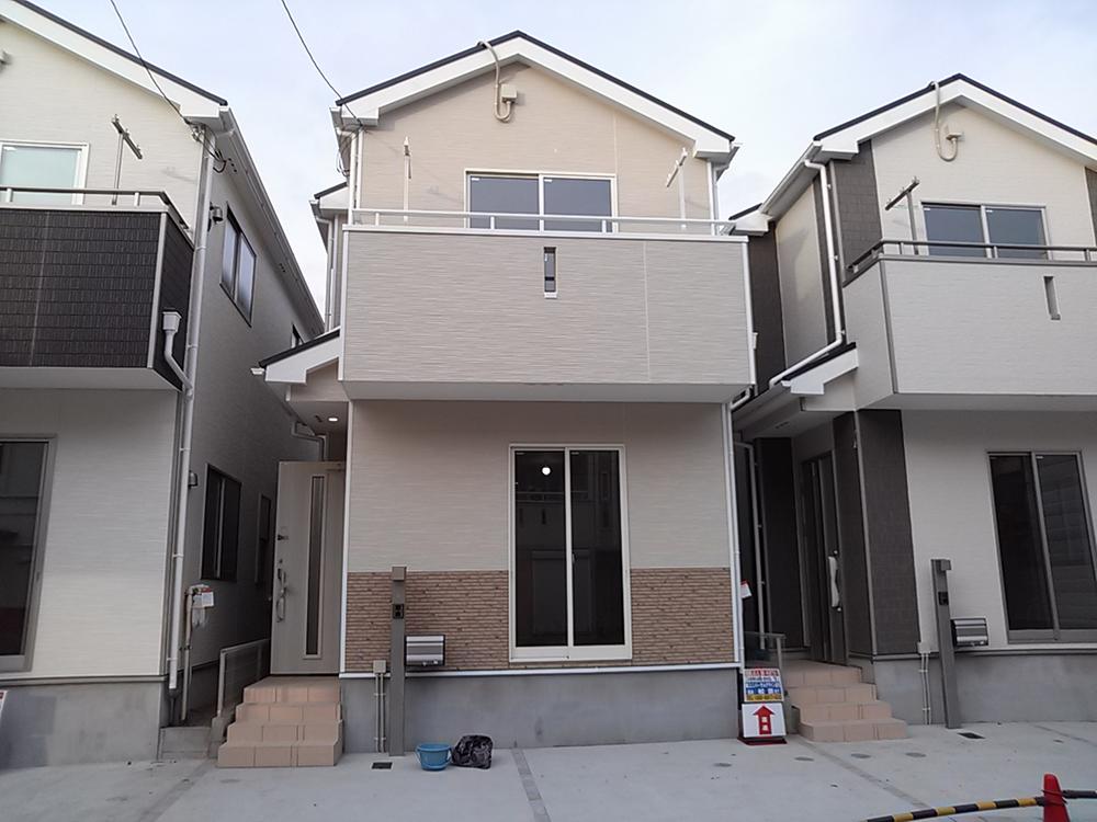 Local appearance photo. 4 Building