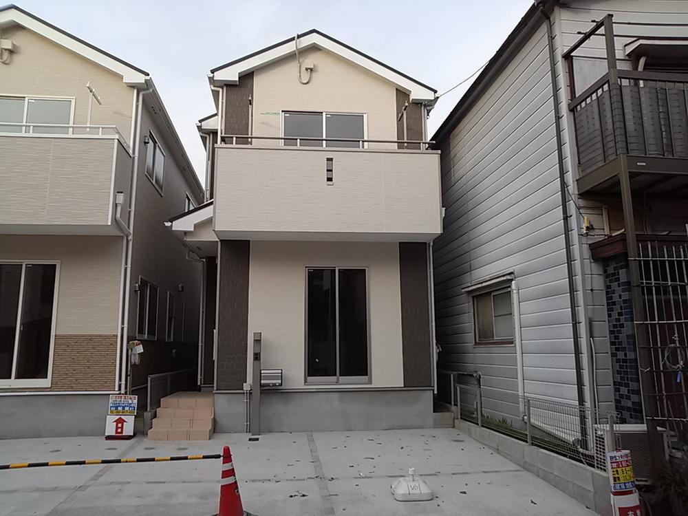 Local appearance photo. 5 Building