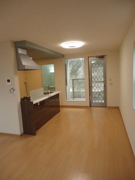 Living. More than 18 Pledge spacious living (2013 September shooting)