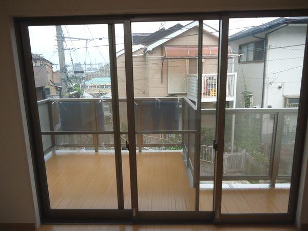 Balcony. Large balcony with a feeling of opening (2013 September shooting)