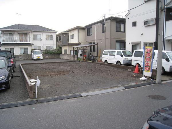 Local photos, including front road. Local (11 May 2013) Shooting