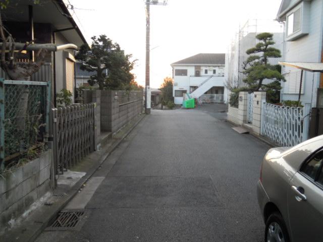 Local photos, including front road. Local (12 May 2013) Shooting