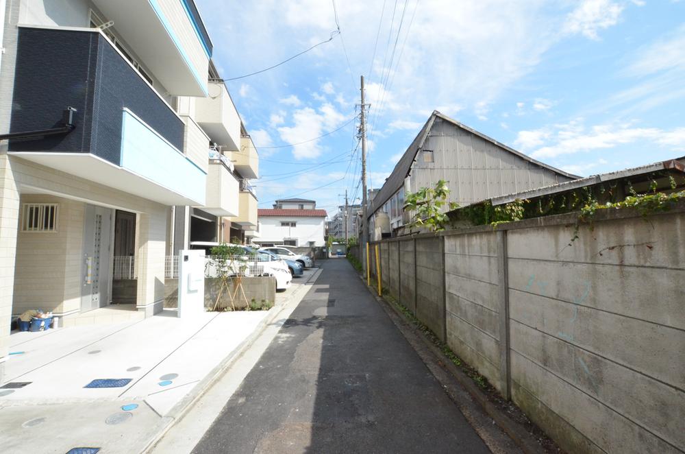 Local photos, including front road. Facing the south side road!