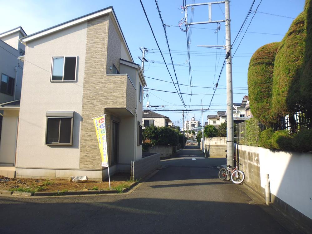 Local photos, including front road. Local shooting