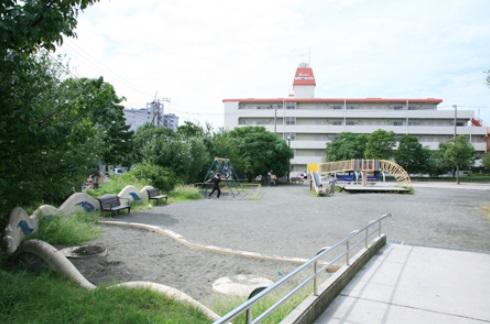 park. 300m to market park