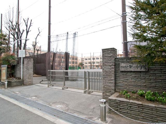 Junior high school. 160m to Yokohama Municipal Shiota Junior High School