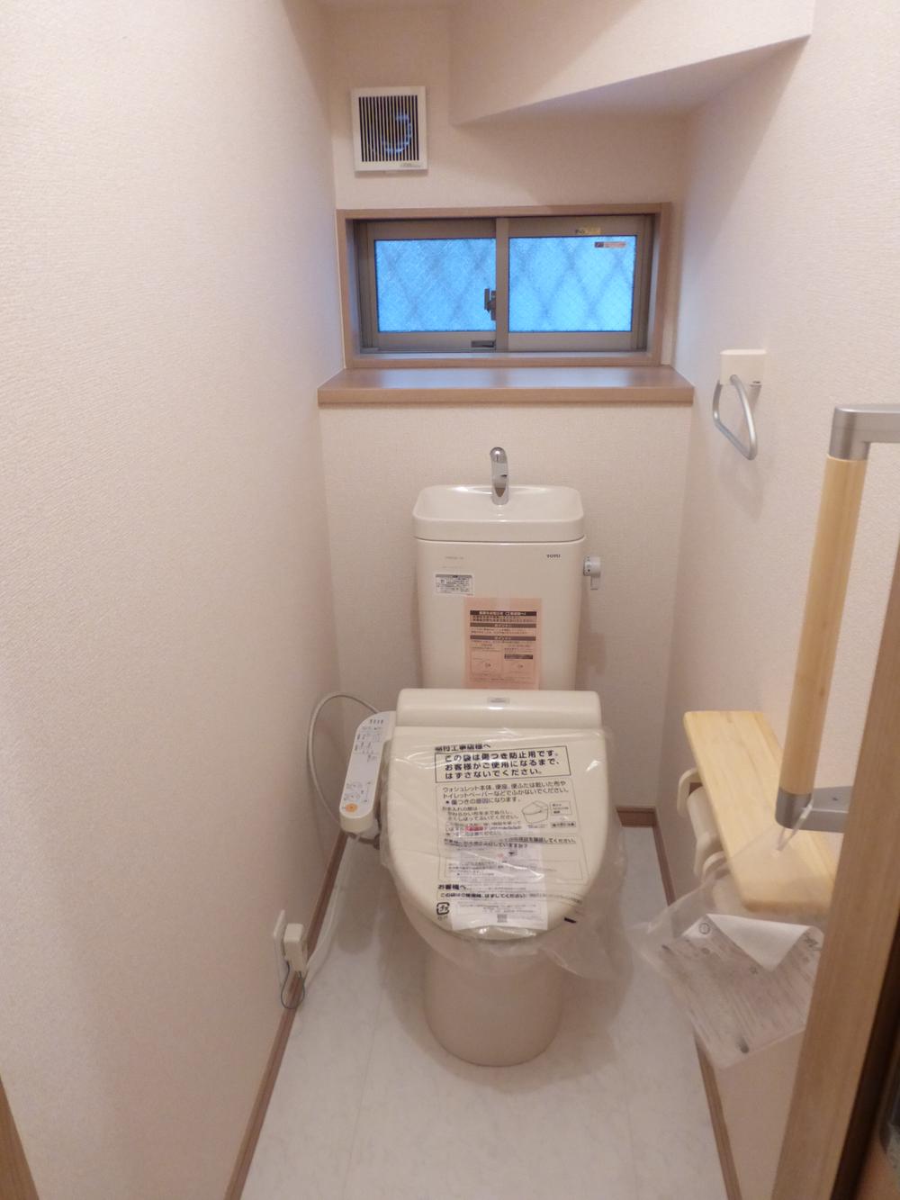 Toilet. Building 2 Indoor (December 5, 2013) Shooting