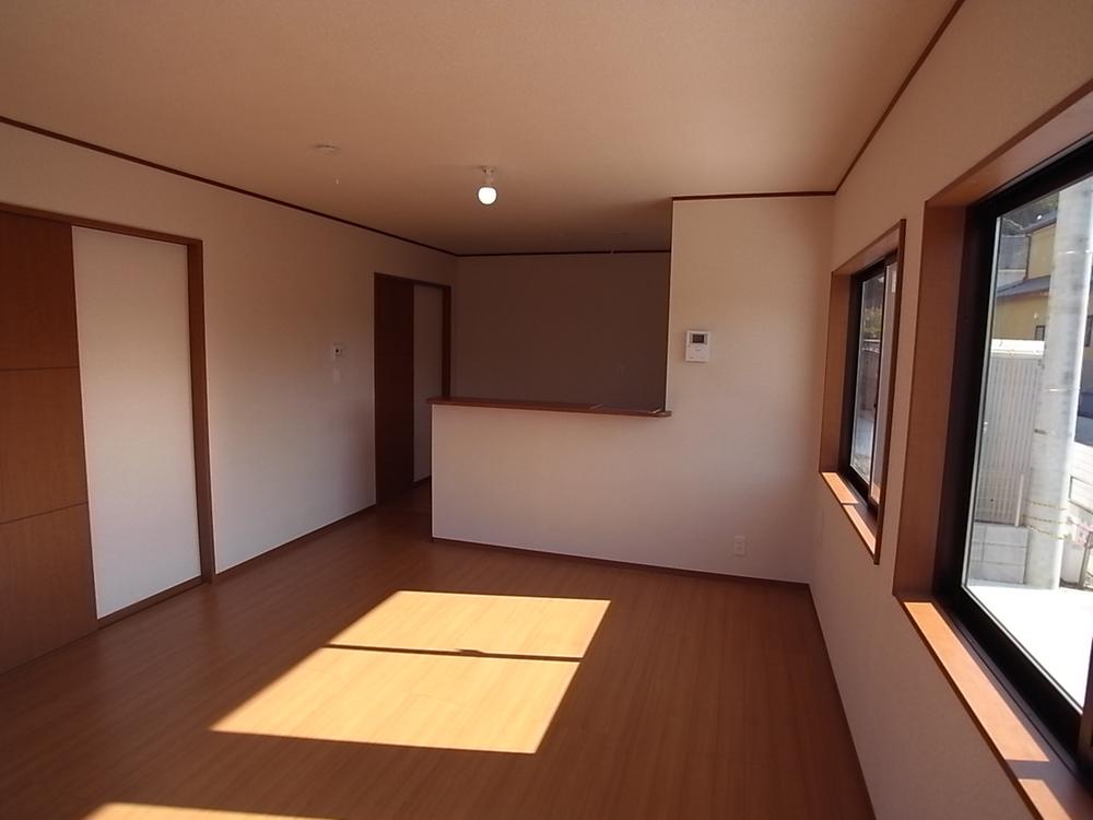 Living. The first floor of the living room is also sunlight will plug. Indoor (11 May 2013) Shooting