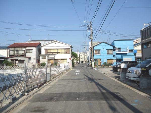 Local photos, including front road. It is the location of some sense of relief facing the 6m public roads (2013 August shooting)