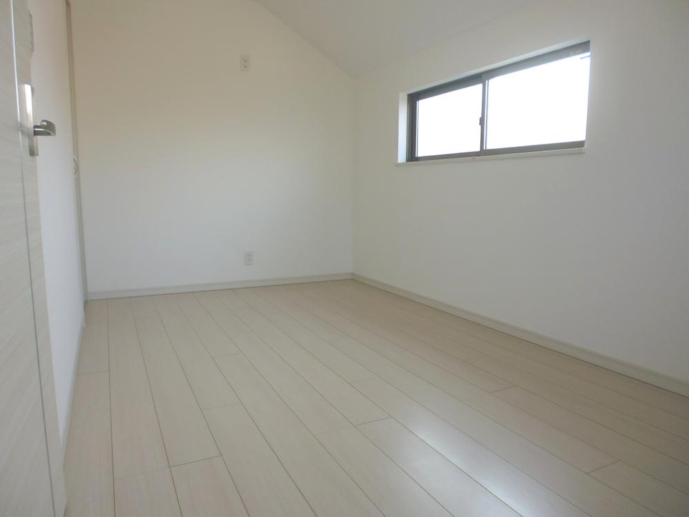 Non-living room. 6.1 Pledge Western-style