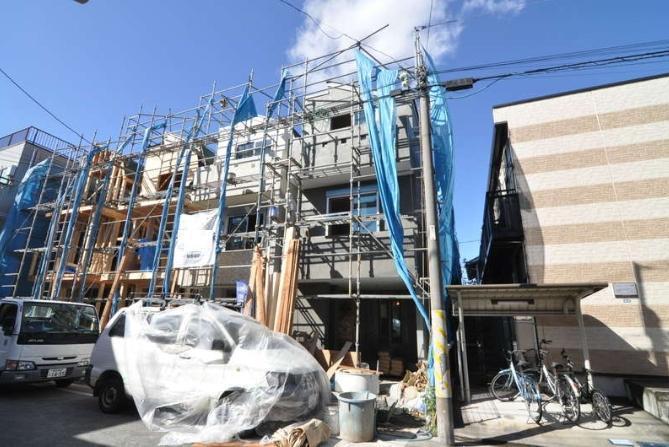 Local appearance photo. Local (11 May 2013) Shooting