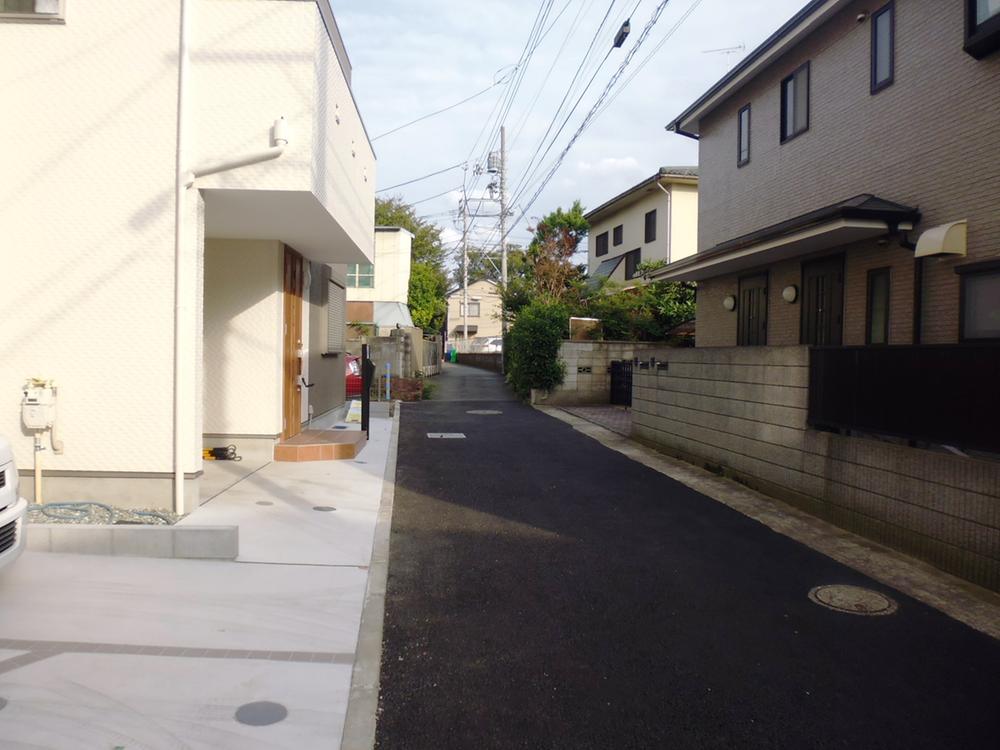 Local photos, including front road. Local shooting