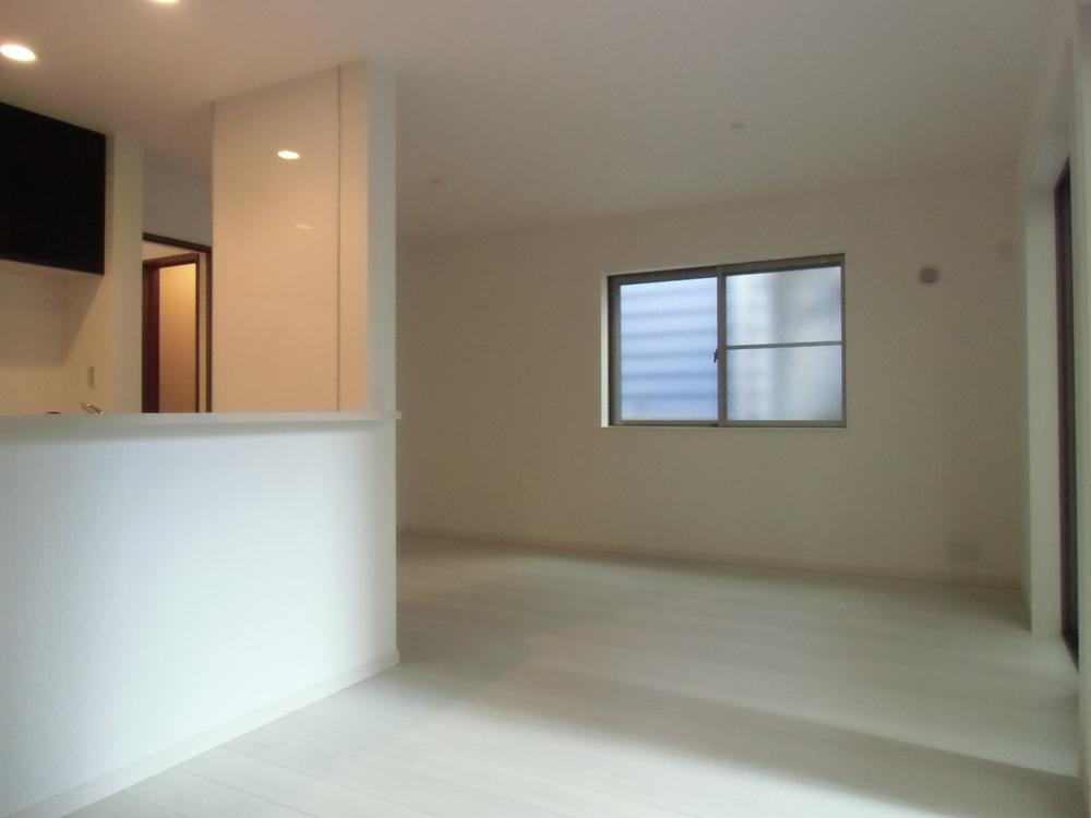 Living. Local (12 May 2013) Shooting