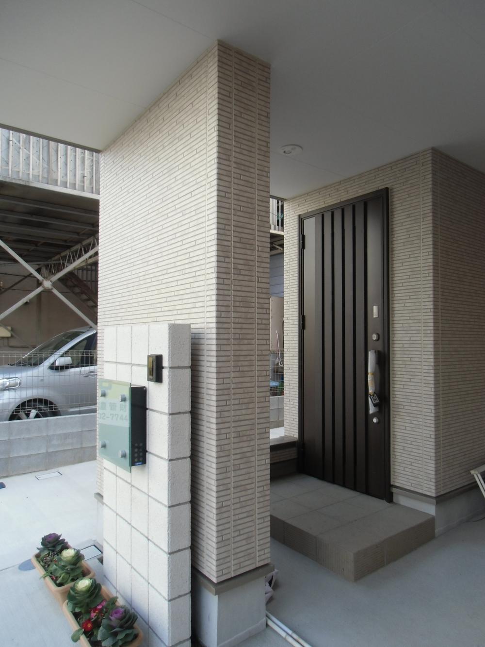 Entrance. Local (12 May 2013) Shooting