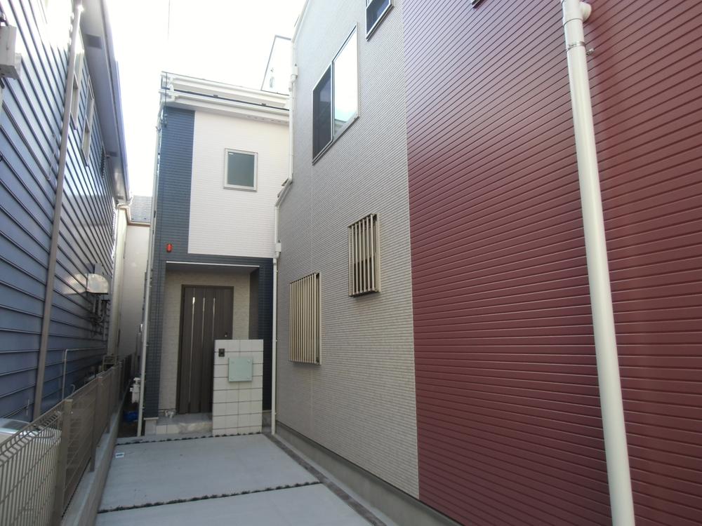 Local appearance photo. Local (12 May 2013) Shooting