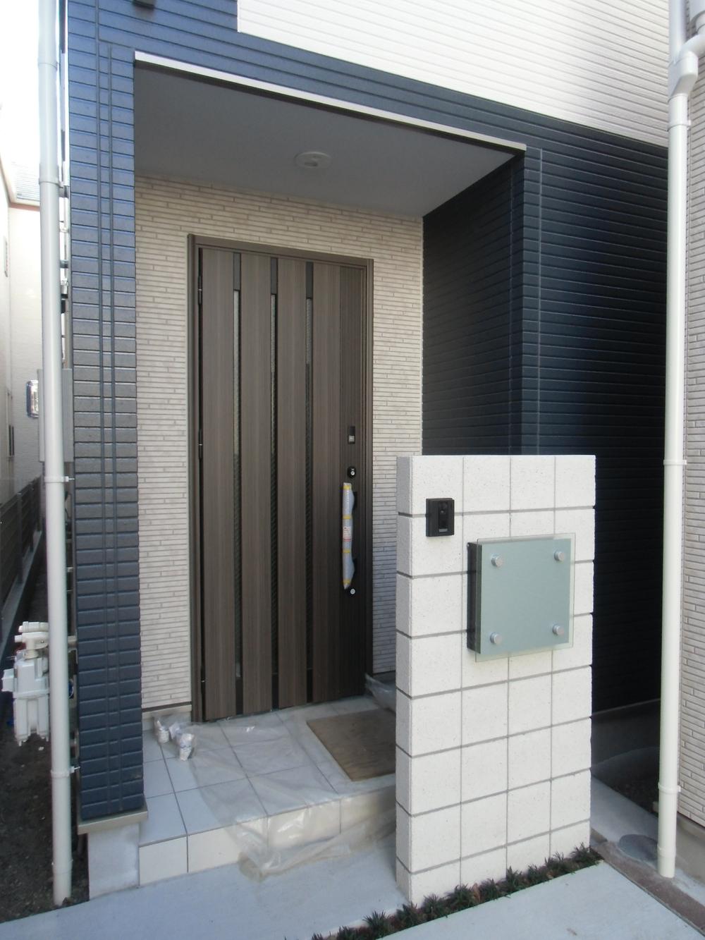 Entrance. Local (12 May 2013) Shooting