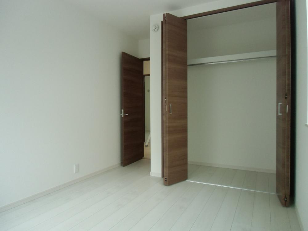 Non-living room. Indoor (12 May 2013) Shooting