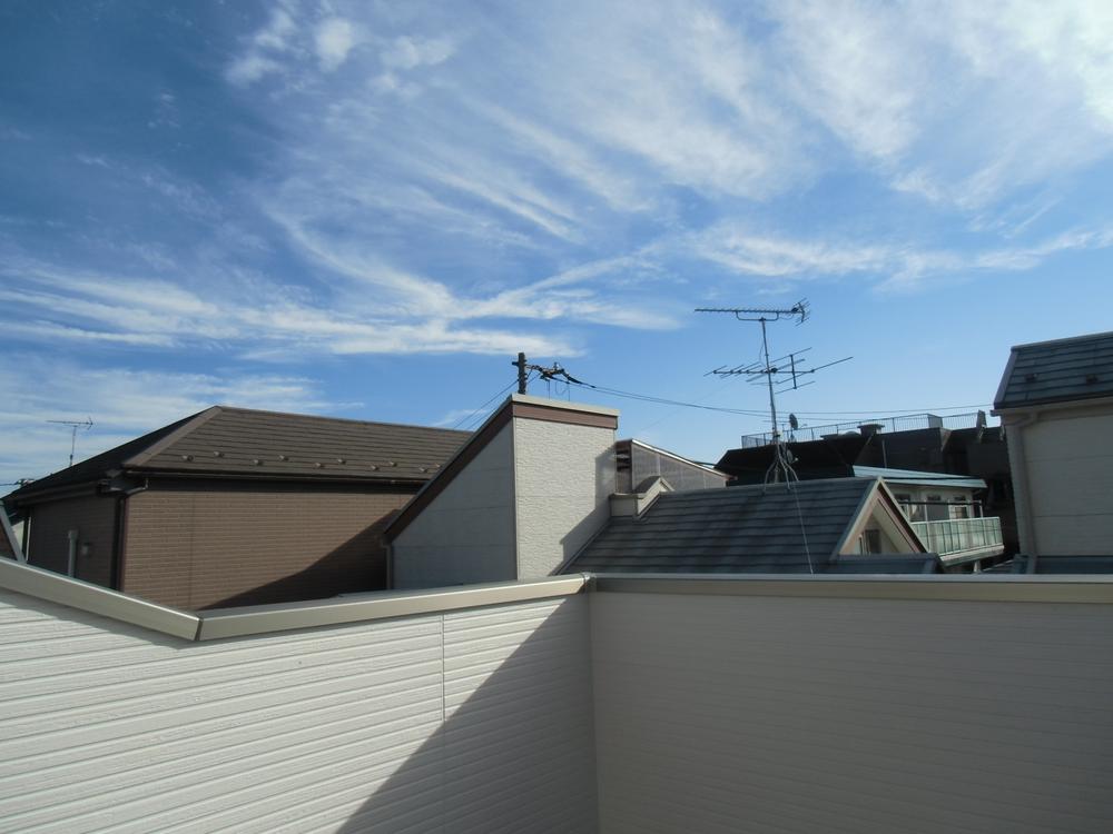 Balcony. Two-sided balcony! (B Building Sky balcony)