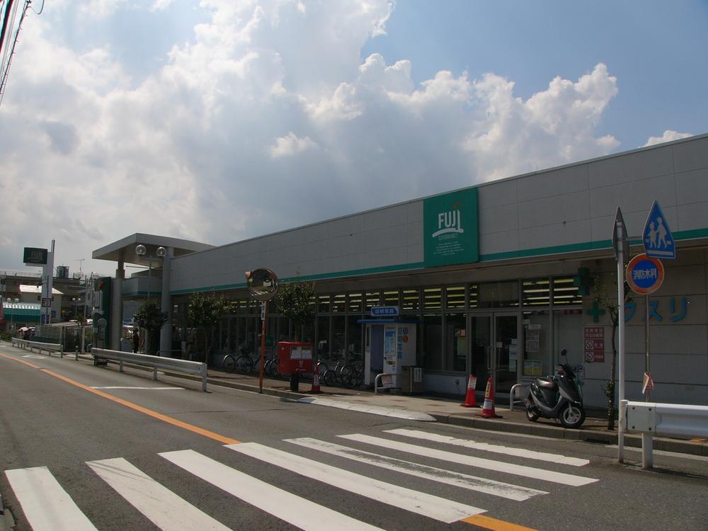 Supermarket. Super FUJI 770m until Baba shop