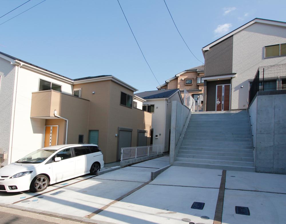 Local photos, including front road. Panoramic view (November 2013) Shooting