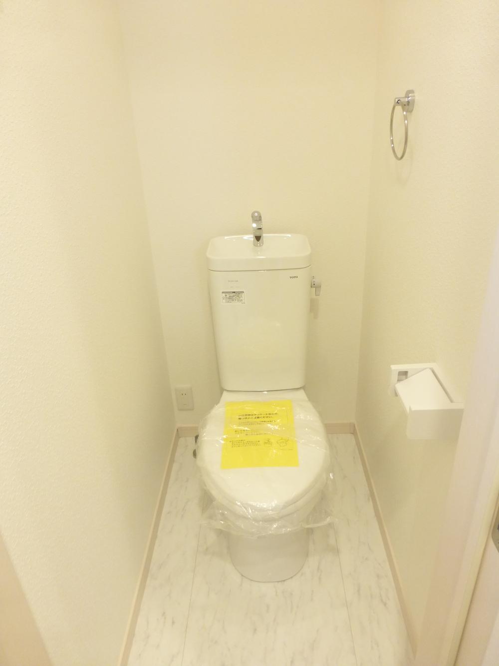 Toilet. D Building Indoor (November 25, 2013) Shooting