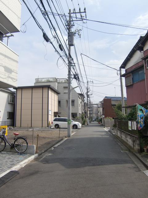 Local photos, including front road. August 2013 early shooting