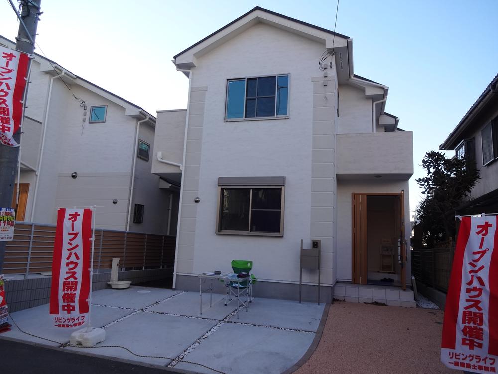 Local appearance photo. Local shooting