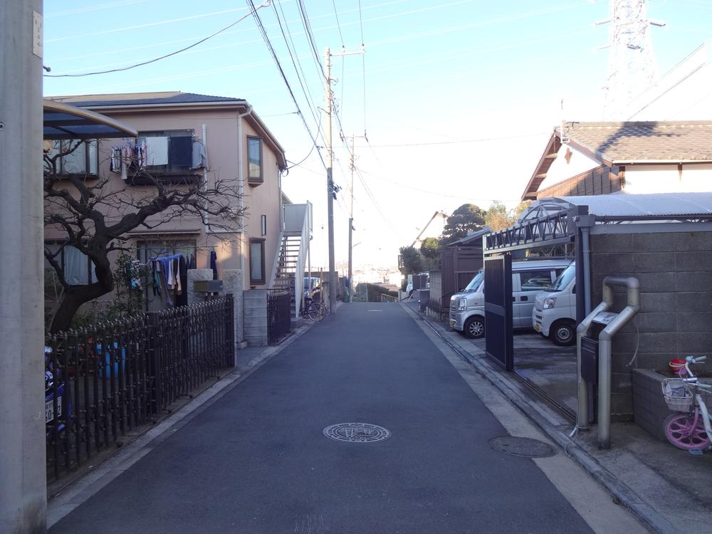 Local photos, including front road. Local shooting