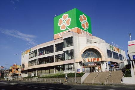 Supermarket. Until Life Tsurumi shop 685m
