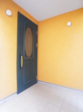 Other local. Western-style of entrance