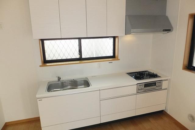 Kitchen. It is simple but it is a good system kitchen user-friendly. (December 15, 2013) Shooting