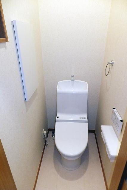 Toilet. Remote-control shower toilet ・ A Building site (December 15, 2013) Shooting
