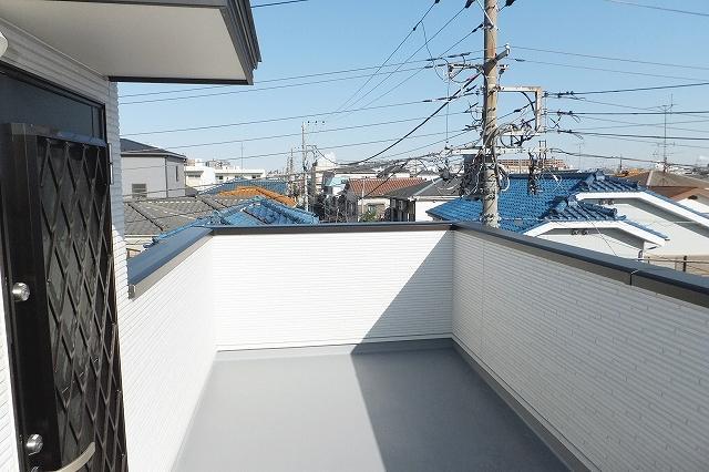 Balcony. A Building ・ There is a roof balcony, such as a visit to the B Building both! Photo A Building (2013 December 15) shooting
