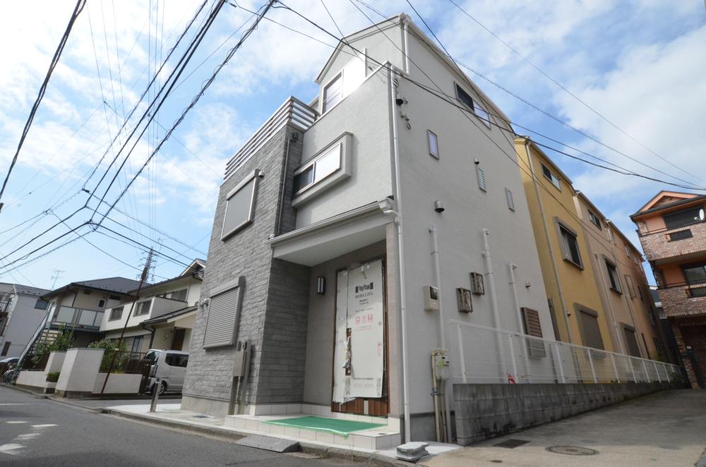 Local appearance photo. There is feeling of freedom per corner lot! You can see at any time per completed already!