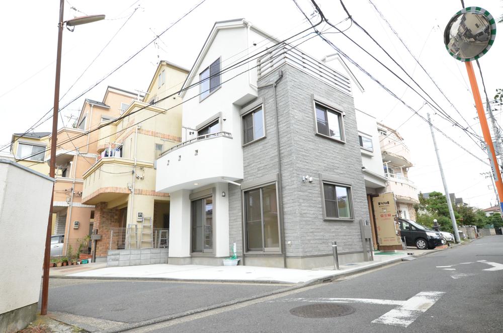 Local photos, including front road. Local (10 May 2013) Shooting