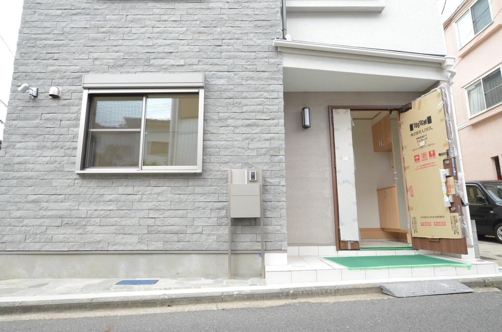 Entrance. Local (10 May 2013) Shooting