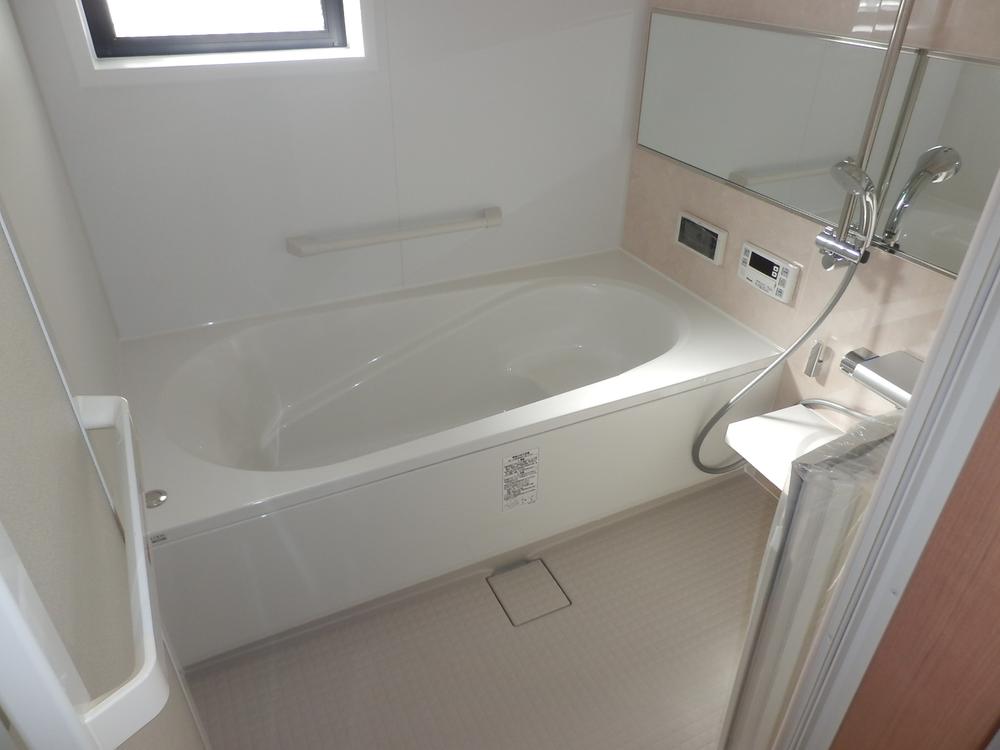 Same specifications photo (bathroom). bathroom The company specification example Bathroom unit with bath heating dryer